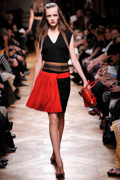 Look 3
